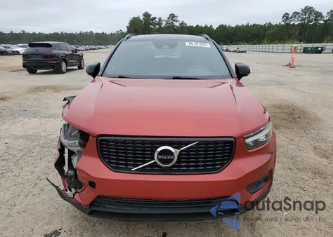 2019 Volvo Xc40 T4 R-Design z USA, uszkodzony, nr VIN YV4AC2HM9K2074892